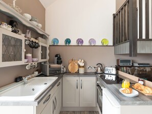 Private kitchen - 1 bedroom accommodation in Grinkle, near Easington (Grinkle, near Easington)