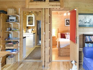 1 bedroom, free WiFi, bed sheets - 1 bedroom accommodation in Furze Hill, near Fordingbridge (Furze Hill, near Fordingbridge)