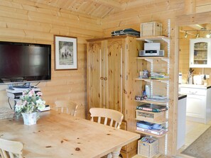 Dining - 1 bedroom accommodation in Furze Hill, near Fordingbridge (Furze Hill, near Fordingbridge)