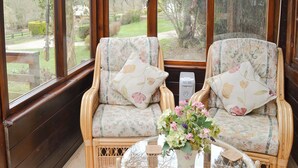 Interior - 1 bedroom accommodation in Furze Hill, near Fordingbridge (Furze Hill, near Fordingbridge)