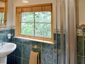 Towels - 1 bedroom accommodation in Furze Hill, near Fordingbridge (Furze Hill, near Fordingbridge)