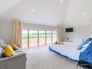 3 bedrooms, free WiFi, bed sheets - The Vintage Store - UK32652 (East Stoke, near Newark)