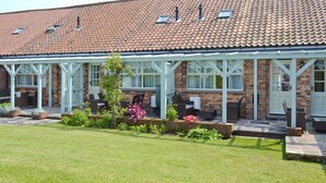 Terrace/patio - Rose Cottage - E1494 (Scalby, near Scarborough)