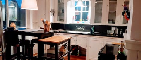 雪櫃、微波爐、焗爐、爐具