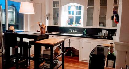 Craftsman style house 4 blocks from PNE, 10 mn to downtown.