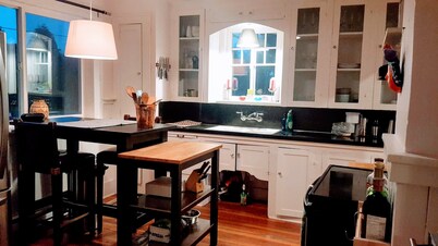 Craftsman style house 4 blocks from PNE, 10 mn to downtown.