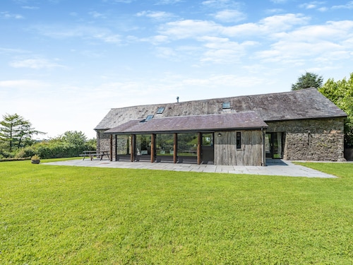 3 bedroom accommodation in Trapp, near Llandeilo