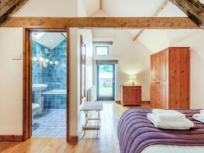 4 bedrooms, free WiFi, bed sheets