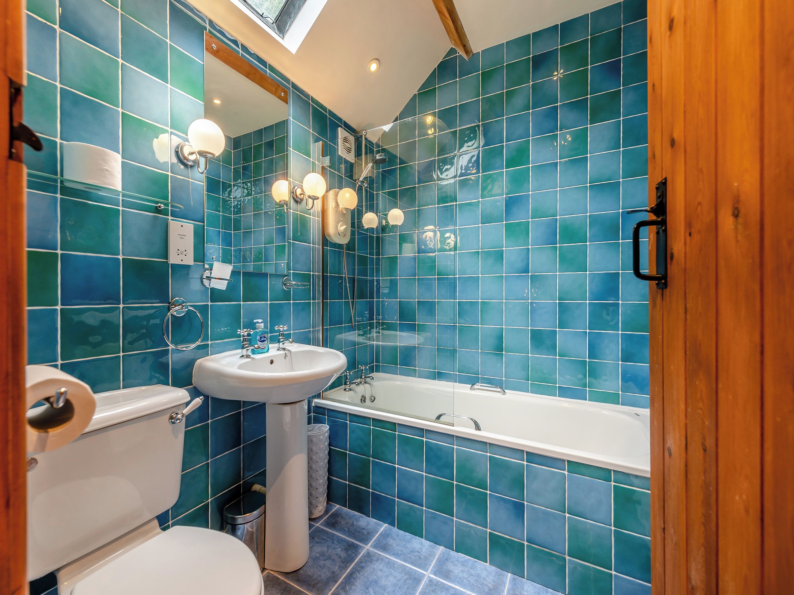 Bathroom | Ysgubor Fawr - Cennen Cottages at Blaenllynnant, Gwynfe, Llangadog