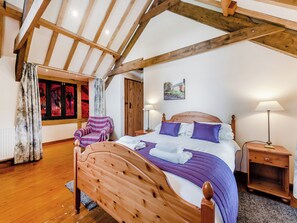 4 bedrooms, free WiFi, bed sheets - 4 bedroom accommodation in Gwynfe, Llangadog (Gwynfe, Llangadog)