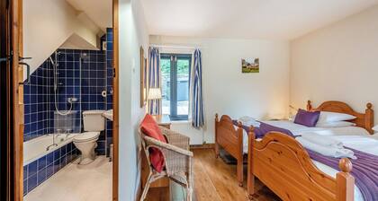 4 bedroom accommodation in Gwynfe, Llangadog
