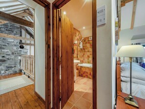 Towels - 4 bedroom accommodation in Gwynfe, Llangadog (Gwynfe, Llangadog)