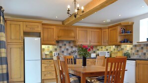 Dining - 2 bedroom accommodation in Handley, near Matlock (Handley, near Matlock)