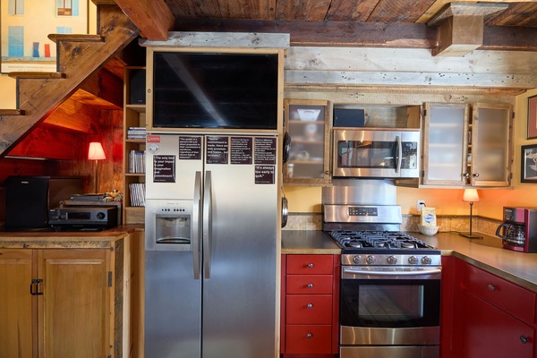 Réfrigérateur, micro-ondes, four, plaque de cuisson