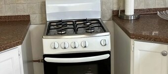 Modern, cozy oasis 1-bedroom 7 mins from pristine beaches