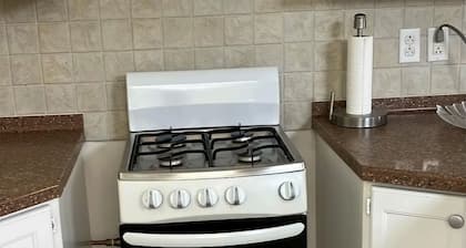 Modern, cozy oasis 1-bedroom 7 mins from pristine beaches