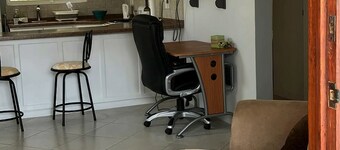 Modern, cozy oasis 1-bedroom 7 mins from pristine beaches