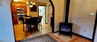 The Sovereign Suite - Cozy/Convenient/Home Theater