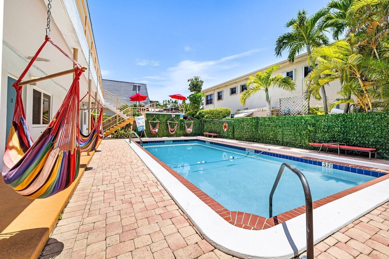 The Nook Hollywood, few steps away from the Beach, with pool and Free Parking