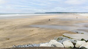 Beach - 4 bedroom accommodation in Westward Ho! (Westward Ho!)