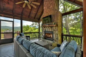 TV, caminetto, studio