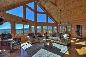 TV, caminetto, studio