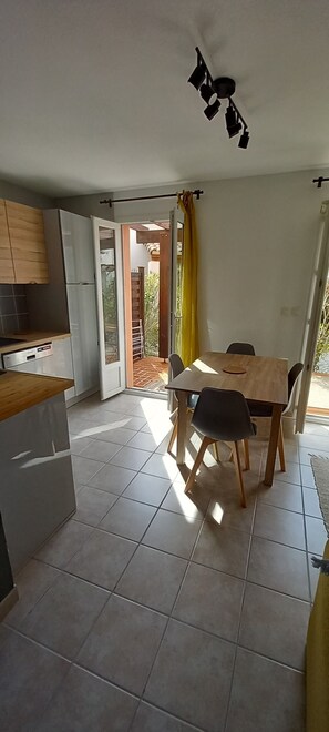 Dining - "La Maison de Natoé" Nyons 2ch.+piscine Partagée Résidents Propriété (Nyons)