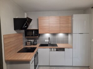 Private kitchen - "La Maison de Natoé" Nyons 2ch.+piscine Partagée Résidents Propriété (Nyons)