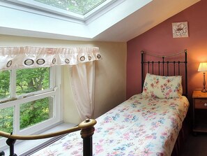 5 bedrooms, free WiFi, bed sheets - 5 bedroom accommodation in Draughton, Skipton (Draughton, Skipton)