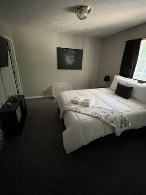 2 chambres, fer et planche à repasser, Wi-Fi, draps fournis