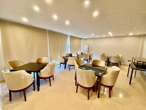 Lobby lounge - Grand luxury Hotel (Multan)