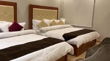 Executive Triple Room | Iron/ironing board, free WiFi, bed sheets