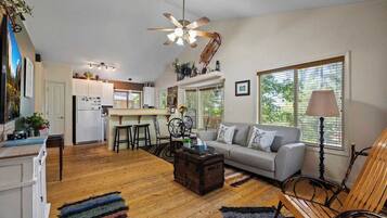 电视、壁炉、办公室