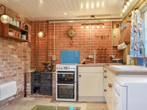 Dishwasher - 1 bedroom accommodation in Freshwater, near Yarmouth (Freshwater, near Yarmouth)