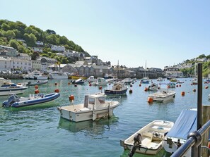 A harbor with various boats docked, surrounded by residential buildings. - 2 bedroom accommodation in Lanreath, near Looe (Lanreath, near Looe)