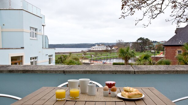 Outdoor dining - The Cottage - Goodrington Lodge (Paignton)