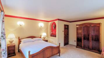 4 bedrooms, free WiFi, bed sheets