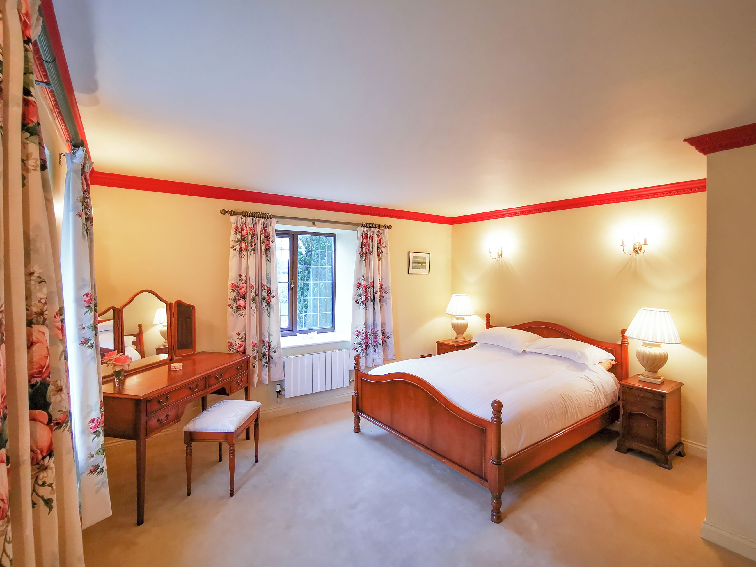 4 bedrooms, WiFi (free), bed sheets
