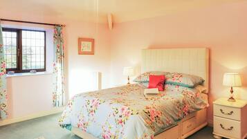 4 bedrooms, free WiFi, bed sheets