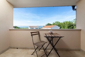 Outdoor dining - Villa Nera with private pool (Rasopasno (Krk))