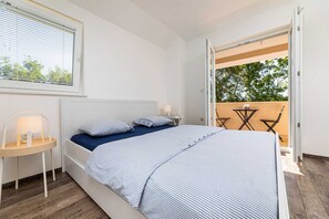 4 bedrooms, iron/ironing board, free WiFi, bed sheets - Villa Nera with private pool (Rasopasno (Krk))