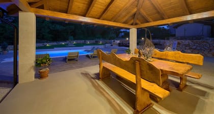 Beautiful Villa Green Pearl with heated pool