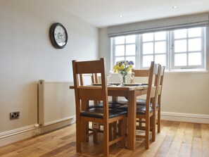 Dining - 2 bedroom accommodation in Whitby (Whitby)