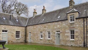 Exterior - 2 bedroom accommodation in Falkland (Falkland)