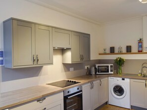 Dishwasher, cookware/dishes/utensils, freezer
