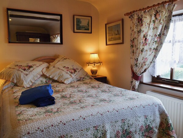 5 quartos, Wi-Fi de cortesia, roupa de cama