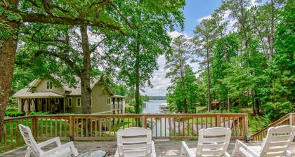Spacious Cabin on Lake Martin!