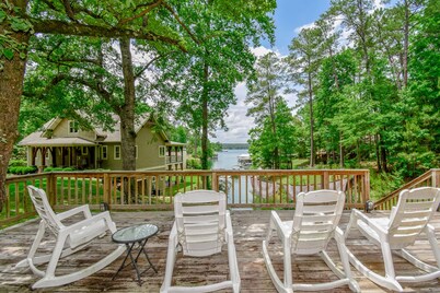 Spacious Cabin on Lake Martin!