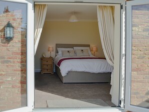 3 bedrooms, free WiFi, bed sheets - 3 bedroom accommodation in Faberstown, near Andover (Faberstown, near Andover)