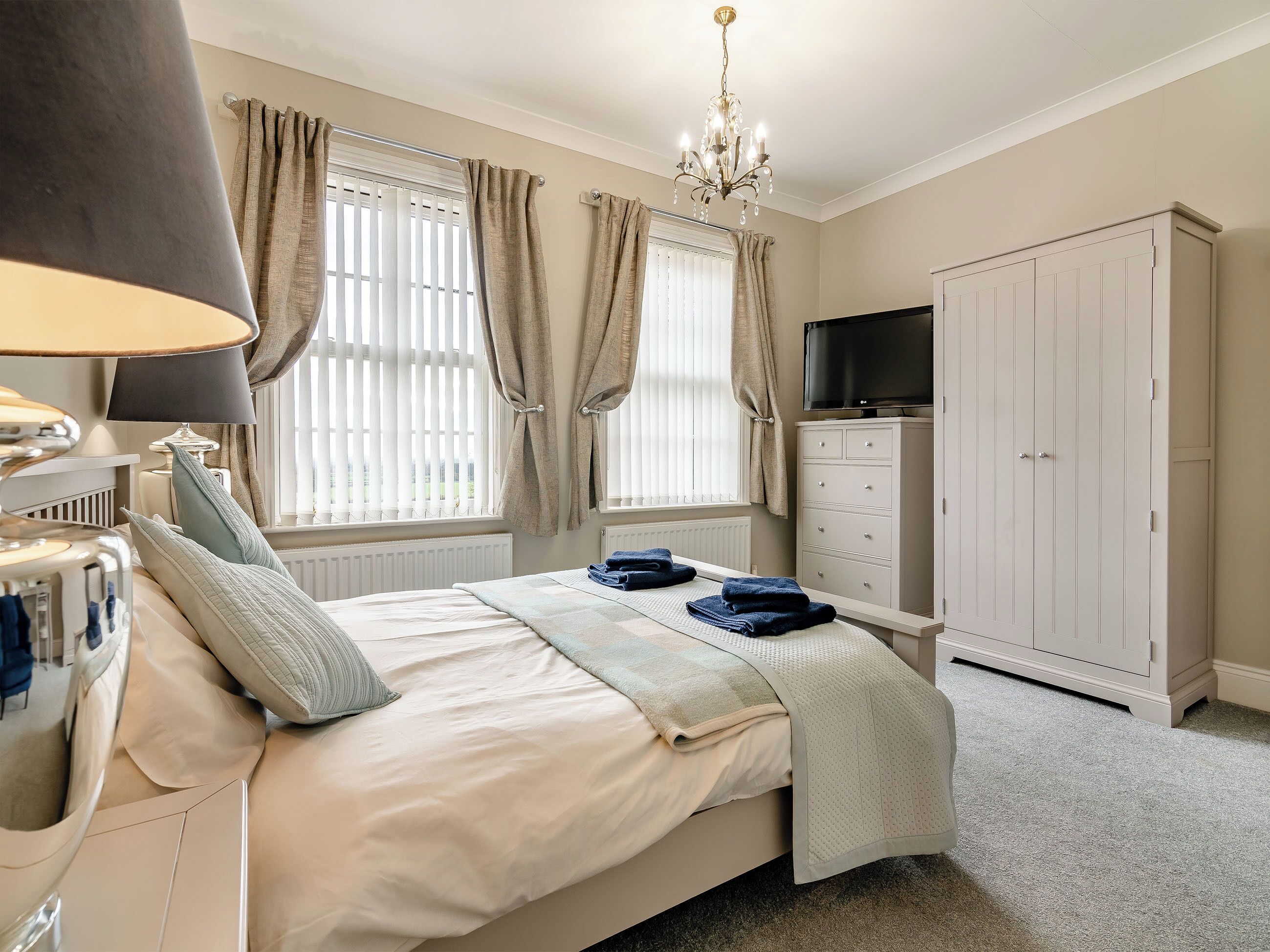 5 bedrooms, bed sheets